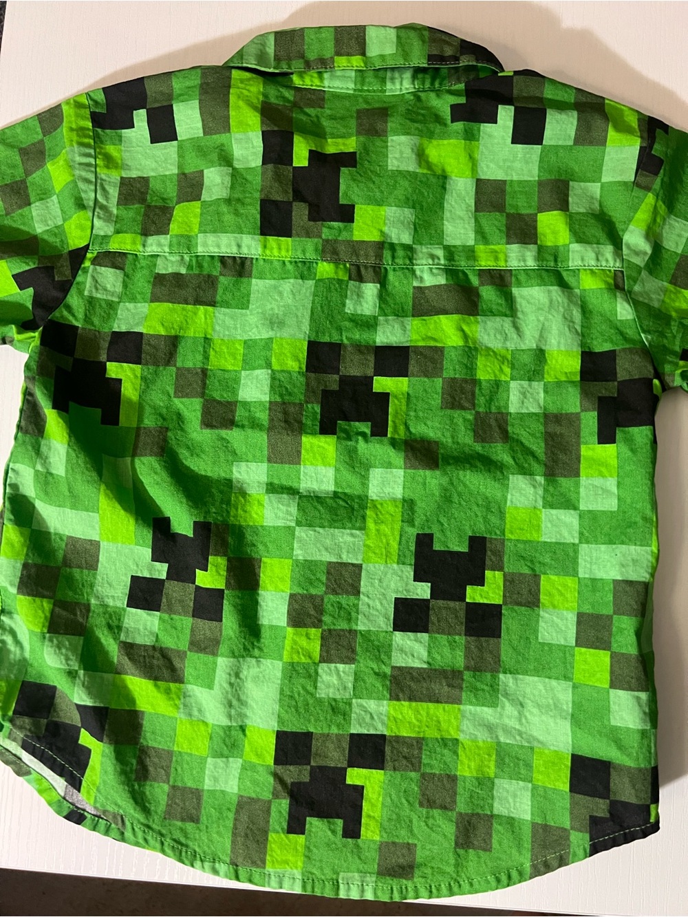 Minecraft Creeper Button-Up Shirt Size 4 Boys Green Pixel Print - Picture 4 of 5